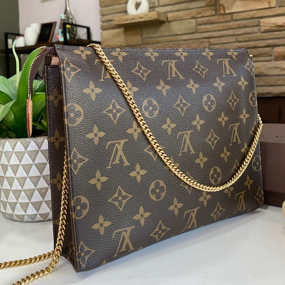 ❤️authentic toiletry 26 and chain